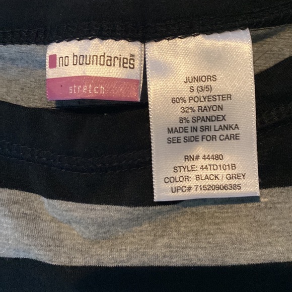 NWT No Boundaries Black & Gray Horizontal Striped T-shirt - Picture 2 of 7
